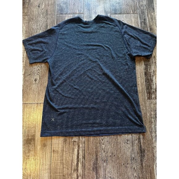 Lululemon Men's Metal Vent Tech Short Sleeve Green and Navy Stripe Size XL - Picture 4 of 4